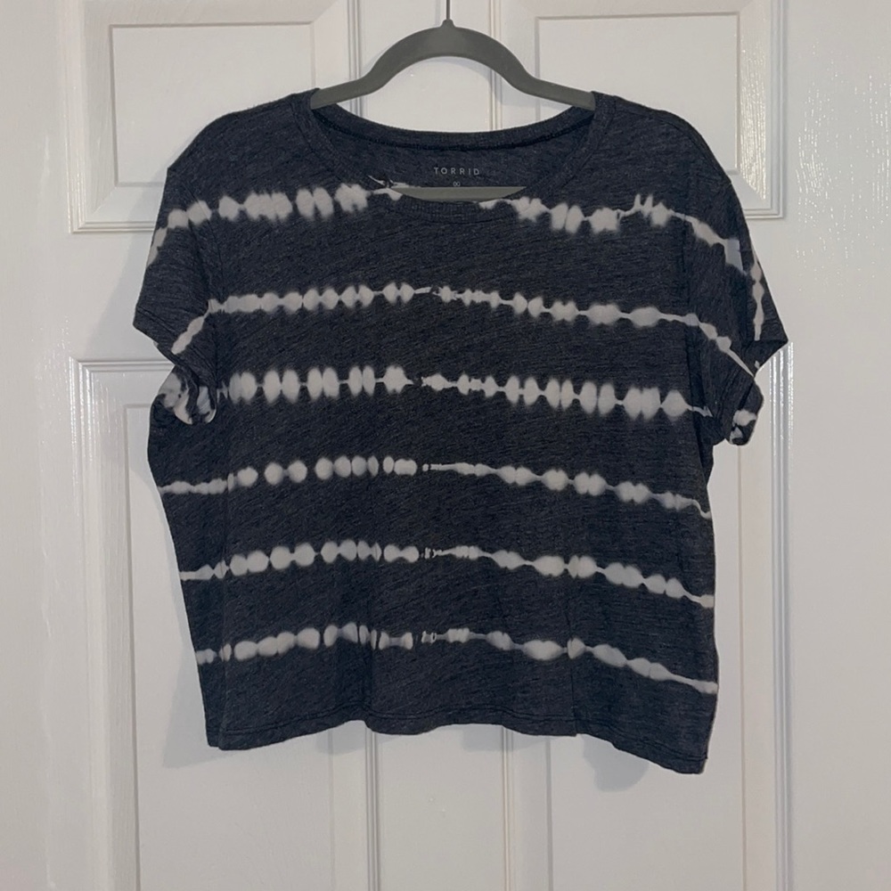 Torrid Crop Relaxed Fit Tee Stripe Tie Dye Charcoal Grey & White